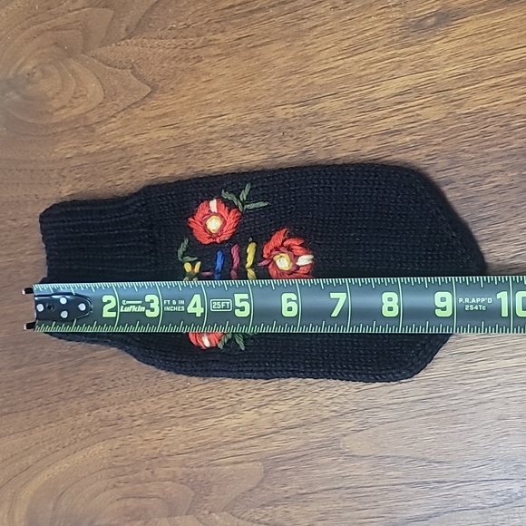 Adorable Embroidered Mittens - Floral Delight! - Picture 4 of 7